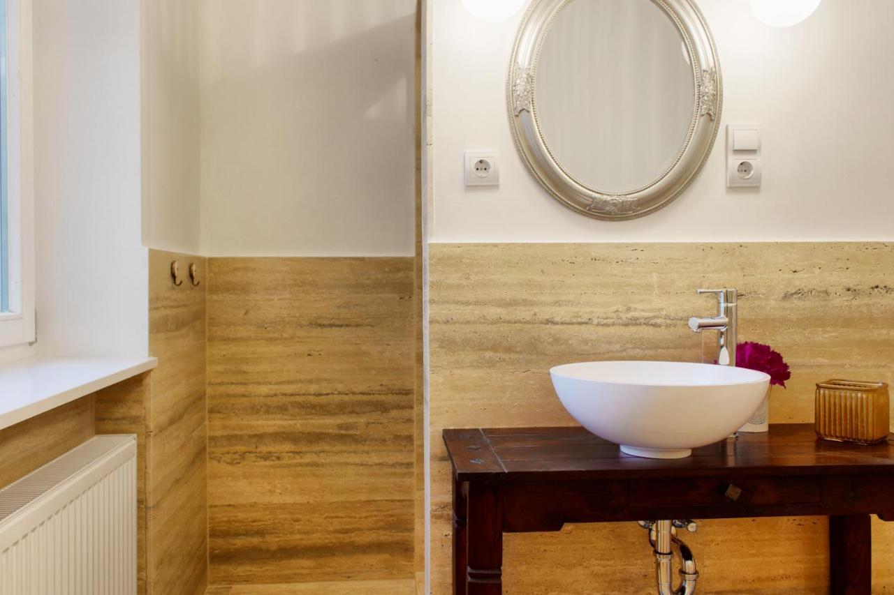 4br , 3bhr With Ac At The Opera Budapest