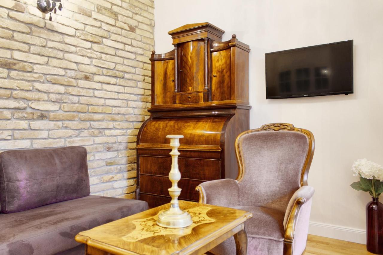 4br , 3bhr With Ac At The Opera Budapest