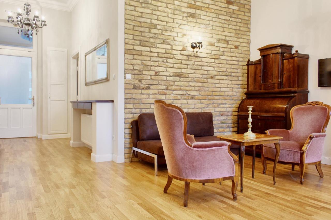 4br , 3bhr With Ac At The Opera Budapest